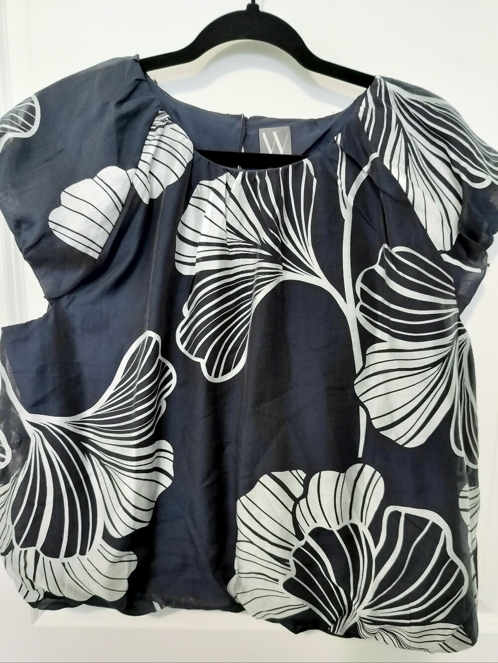 Worthington Women's L Navy & White Ginkgo Leaf Bubble Hem Top